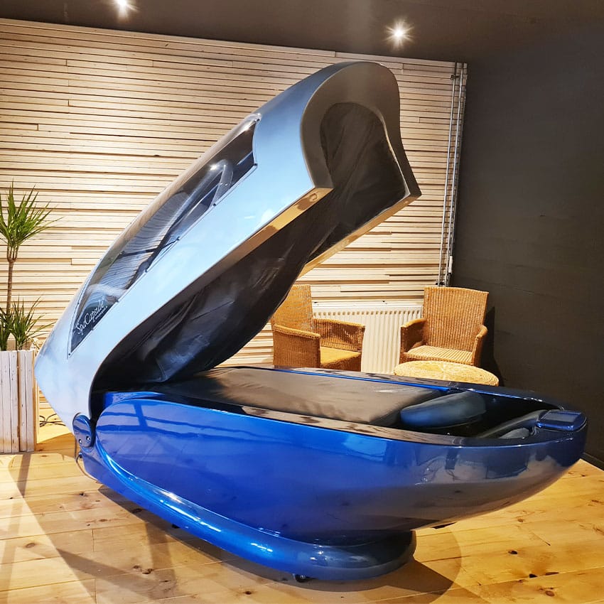 spacapsule massage met warme waterstralen bij floating center nederland