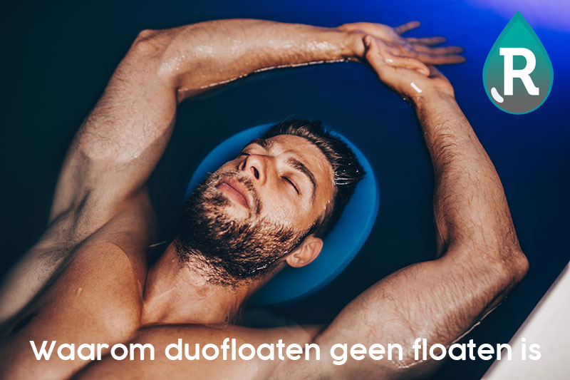 Waarom je met duo floaten de plank volledig misslaat 5 Aantrekkelijke man met baard laat zien dat duo floaten geen floaten is